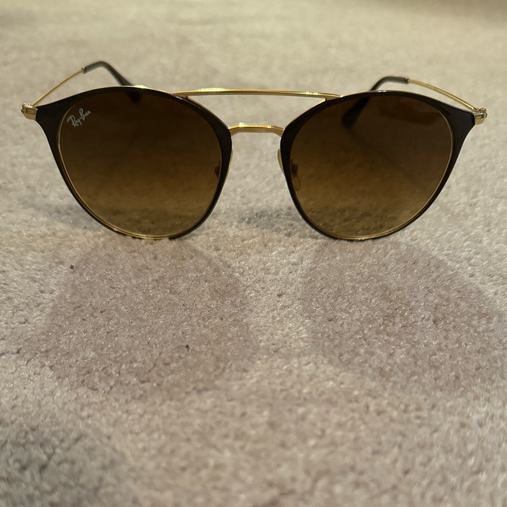 Ray-Ban Aviators in brown/gold